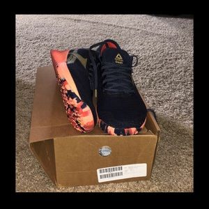 7.5 navy athletic shoes